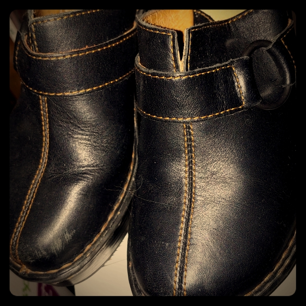 BORN CLOGS